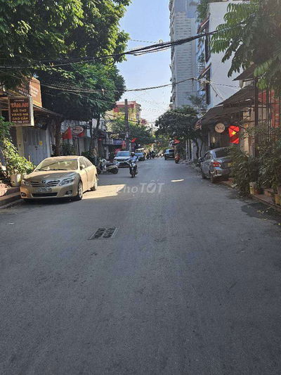 Bán nhà Vũ Tông Phan 30m2 mặt tiền 5.5m,lô góc giá 3,5 tỷ thương lượng