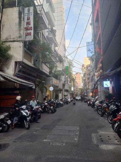 Nguyễn TRÃI Q1. DT 55m2 3 lầu. Giá chỉ 40tr