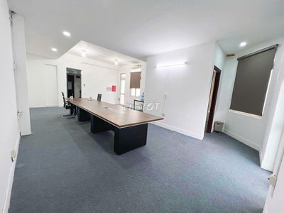 Cho thuê văn phòng 65m2 - 80m2 ở căn góc Khánh Hội Q.4 giá chỉ 15tr