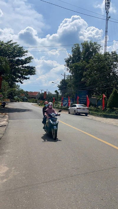 Đất mặt tiền đường huyện 32m sổ sẳn 500m2 thổ cư  giá 450tr