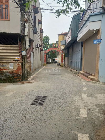 BÁN NHÀ C4 THỊ TRẤN TRÔI DIỆN TÍCH 42M2 Ô TÔ TRÁNH NHAU KINH DOANH SD