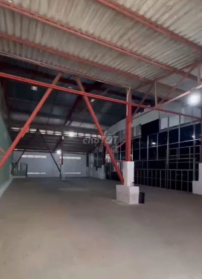 Kho đẹp cần cho thuê diện tích 360m2 đường cont ở Nguyễn Văn Quỳ