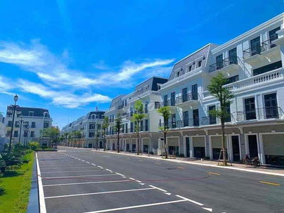 Cho thuê shophouse Vincom Mỹ Tho khu bãi xe đông đúc