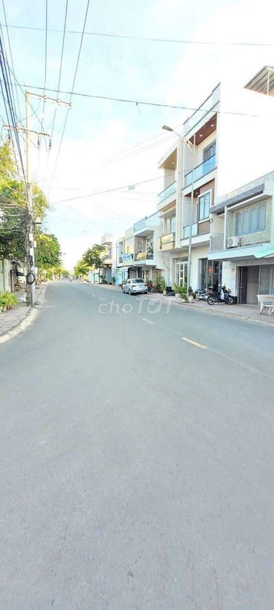 NHÀ 2 PHÒNG NGỦ Giá RẺ TRUNG TÂM P5 TP VĨNH LONG