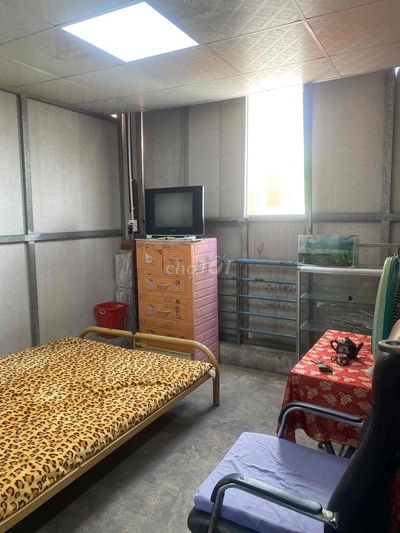 phòng tầng 3 đầy đủ nội thất giờ giấc tự do cửa vân tay