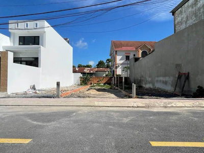 Cần bán đất ngay Vinhome Củ Chi , BV Xuyên Á giáp ranh với Hóc Môn.