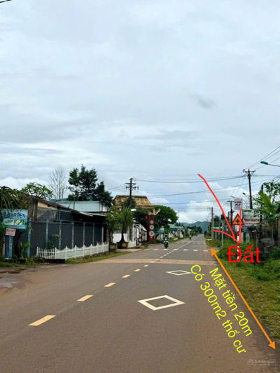 Chính chủ bán đất mặt đường Đào Duy Từ, TP Pleiku, đất sát Biển Hồ. Giá 200tr/m ngang LH 0986 853 ***