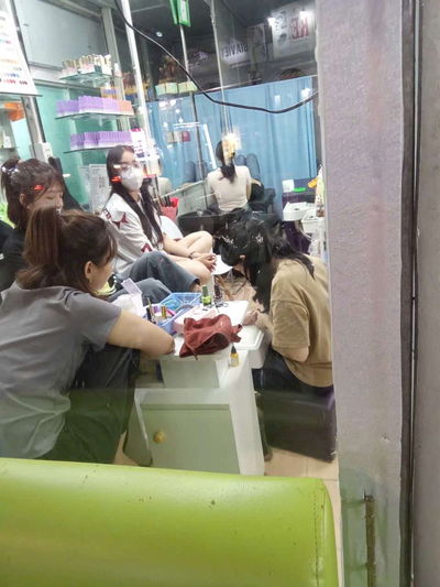 Cho thuê mặt bằng sân và kiot  mặt tiền đường hoàng hoa thám