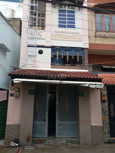Phòng cho nữ thuê, có gác xép, 20m2, toilet trong phòng.