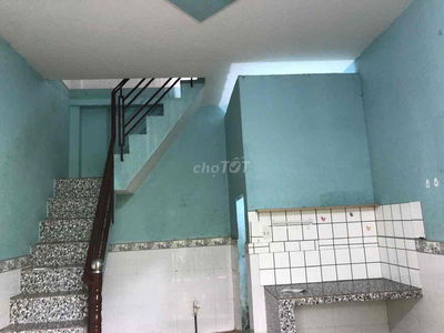 nhà bán 600tr gần ngã 3 Long hậu