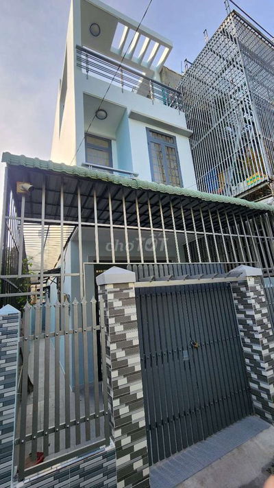 Cho thuê nhà mới lô góc mát mẻ. 3 tầng 4pn 10tr tháng tại linh xuân