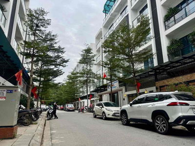 CHÍNH CHỦ BÁN NHÀ  LẠC LONG QUÂN – VỊ TRÍ VÀNG – VỈA HÈ RỘNG