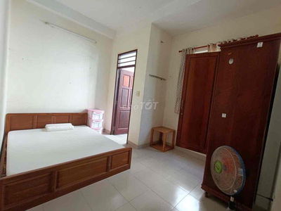 PHÒNG TRỌ BẾP NẤU ĂN BAN CÔNG RỘNG NGAY ĐẠI HỌC NGÂN HÀNG