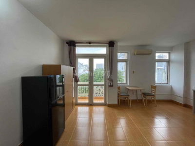 Phòng Ban Công Full Nội Thất Ngay Sân Bay