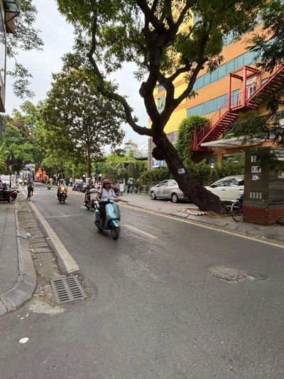NHÀ HIẾM NỘI ĐÔ PHỐ TRẦN KHÁT CHÂN CÔNG NĂNG TIỆN ÍCH ĐỈNH CHÓP Ở NGAY