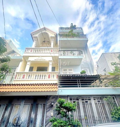 NHÀ ĐẸP 4 TẦNG Ở NGAY, NGAY SÁT CĐ CÔNG THƯƠNG, QUẬN 9