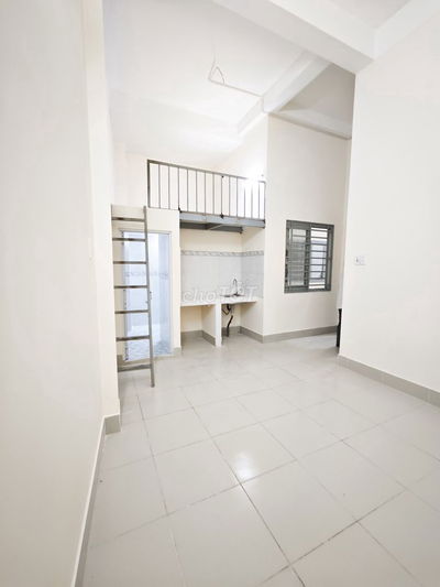 PHÒNG GÁC CAO - NGAY ĐH Giao thông vận tải - giao Lê Văn Việt