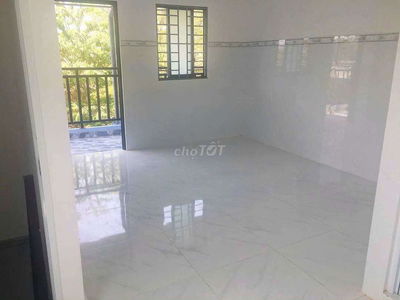 Nhà 1 trệt 1 lầu mới 100% sẵn máy lạnh máy nước nóng ban côn riêng