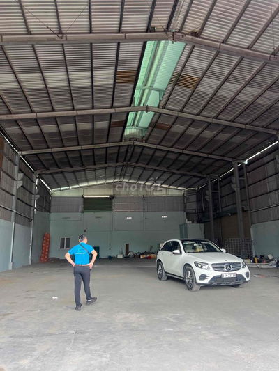 Cho thuê mặt bằng đẹp, tiện kinh doanh Shoroom MT đường xe cont