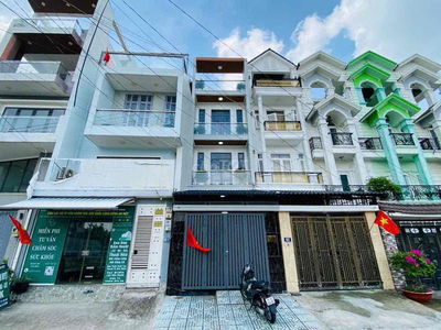 Bán nhà mặt tiền thạnh xuân 43 đúc 2 lầu sân thượng