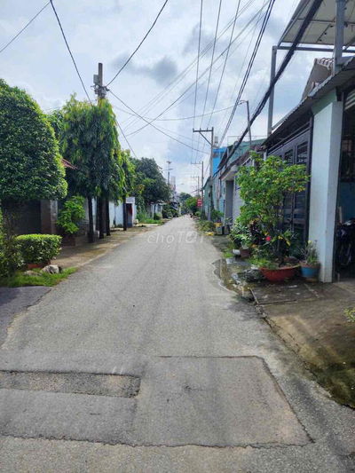 đất mặt tiền cầu Phú long , p thạnh Lộc q12