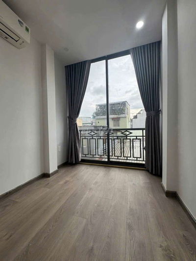 Nhà nguyên căn 2PN có máy lạnh, máy giặt + bếp+ 3 WC + sân phơi