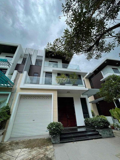 BIỆT THỰ SÂN VƯỜN LUCASTA VILLA AN NINH ĐẦY ĐỦ TIỆN ÍCH NỘI KHU