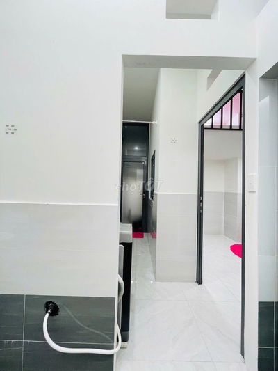 Phòng bếp tách riêng siêu rộng gân sân golf va chợ phạm văn bạch