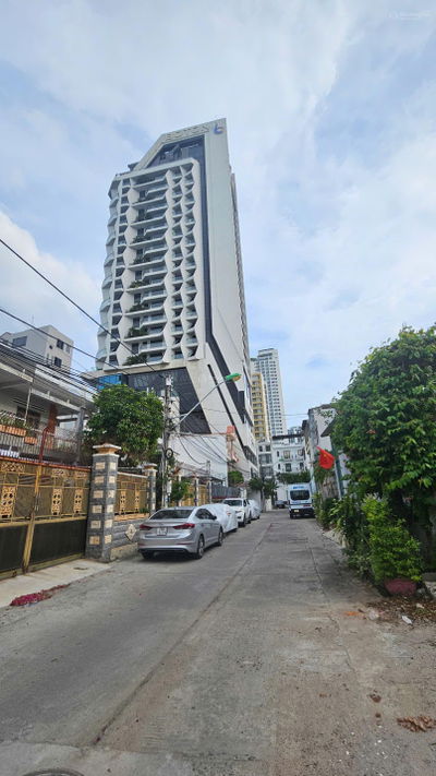 Bán đất tặng nhà cấp 4, đường bê tông Dương Hiến Quyền thuộc phường Bắc Nha Trang