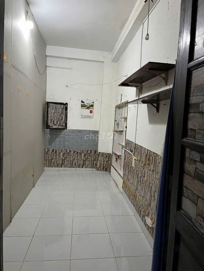 Phòng lâu 1 máy lạnh, đinh Bộ lĩnh, gần nguyên xí, bên xe miền Đông