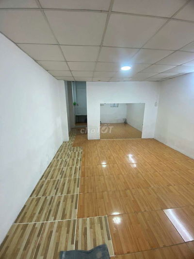 Nhà nhỏ gần công viên Làng Hoa