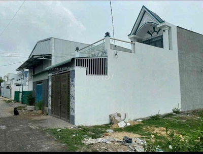 Nhà Ngộp thị trấn 4x24m giá 1ty650 kết cấu 1 trệt 1 lầu