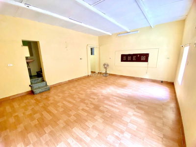 Cho thuê Mặt bằng kinh doanh 3 tầng, 100m2 tại Cầu Giấy, Hà Nội
