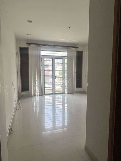 NHÀ NGUYÊN CĂN ĐƯỜNG VÕ THỊ SÁU , TRỆT 3 LẦU , CÓ SĂN MÁY LẠNH , 55 TR