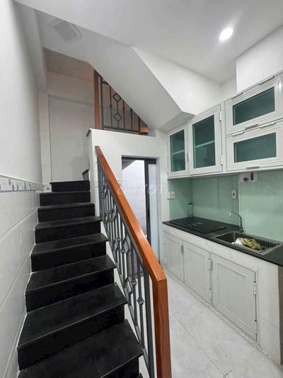 Nhà mới 100%, Trường Sa Q3, trệt 2 lầu, sân thượng, 3WC, 2PN, giá 10.5