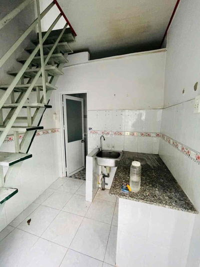 Nhà 1 trệt 1 lầu 4x10m góc Mặt tiền đường Gần Lê Văn Việt Q.9