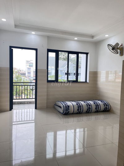 phòng ban công, thang máy, giờ giấc tự do, khoá vân tay, ko chung chủ