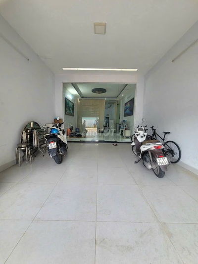 NHÀ TRUNG TÂM HÀNH CHÍNH 120M2 3 LẦU SÂN XE HƠI CẦN CHO THUÊ