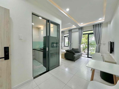 Căn hộ tách bếp - máy giặt, máy sấy riêng - ban công thoáng