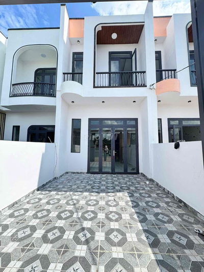 Cần bán nhà 1 triệt 1 lầu ngay Chợ Tân Bình, ngay ngã tư Tân Triều