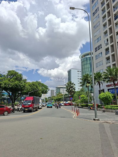 BÁN NHÀ MẶT TIỀN KHU PHỔ QUANG, P2, TÂN BÌNH 8 x 20 = 165m2 GIÁ TỐT!