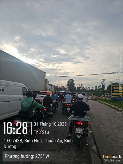 CẦN tiền Gấp Bán Căn nhà mặt tiền Dt 743B Gần Cầu ông bố Chỉ 5 tỷ 400