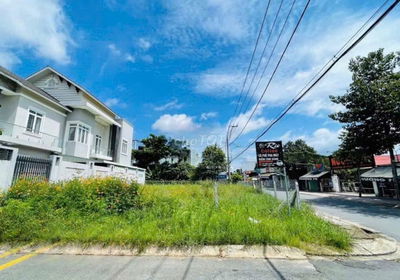 CẦN TIỀN BÁN GẤP LÔ GÓC MT Đ.NHỰA 216M2 FULL THỔ TT. CỦ CHI 400TR SHR