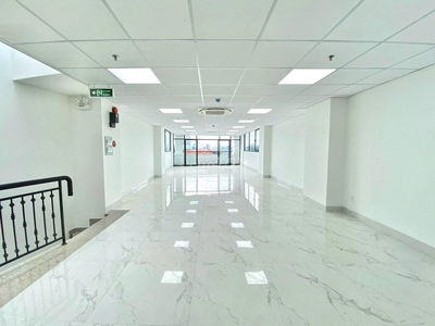 Chính chủ VP 100m2 - Hoà Hưng Q10 - ban công rộng thoáng