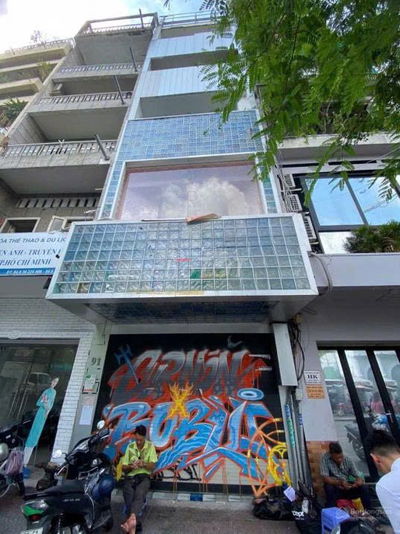 CHO THUÊ NHÀ MT LÊ THÁNH TÔN, Q1 4x18m trệt 4 lầu sân thượng giá 110tr