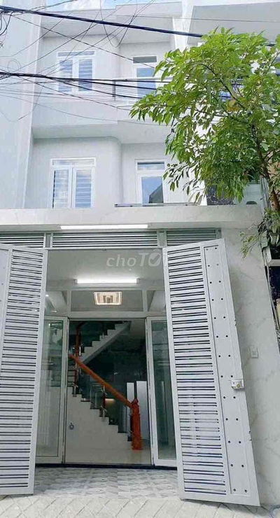 Cho thuê nhà 3 tầng 4pn, hẻm xe hơi gần Lê Văn Việt Q9