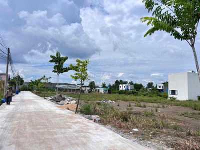 Đất Ấp 2 đối diện Ecity Tân Đức 5x29m giá 1ty180