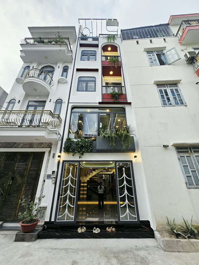 Nhà mới 4 lầu sát chợ cầu đồng ngã 4 ga