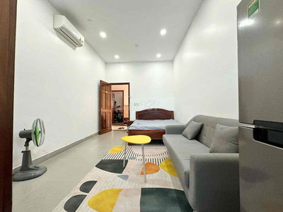 Căn hộ dịch vụ full nội thất rộng thoáng - Gần Lê Văn Việt, Khu CNC