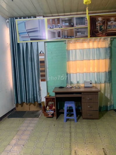 phòng rộng, có ban công thoáng mát, giờ giấc tự do